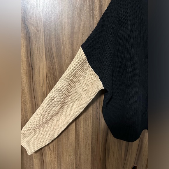 Two-tone Cardigan - Picture 6 of 6